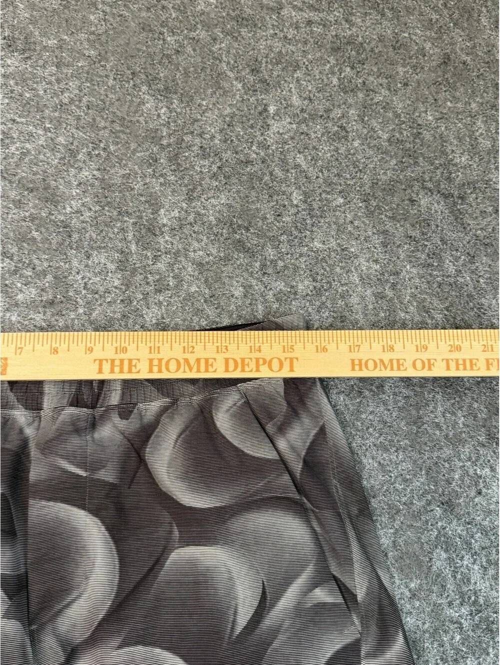 Lululemon Pace Breaker Shorts Men’s Large Black Gray Abstract Print Lined 7” Gym